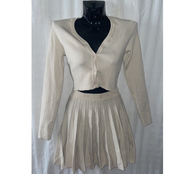 NEW WITH TAGS Fashion Nova Maia Sweater Skirt Set SOLD OUT‼️, Size… - Picture 6 of 8